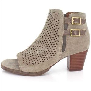 Vionic • Aloft Chryssa Ankle Boot